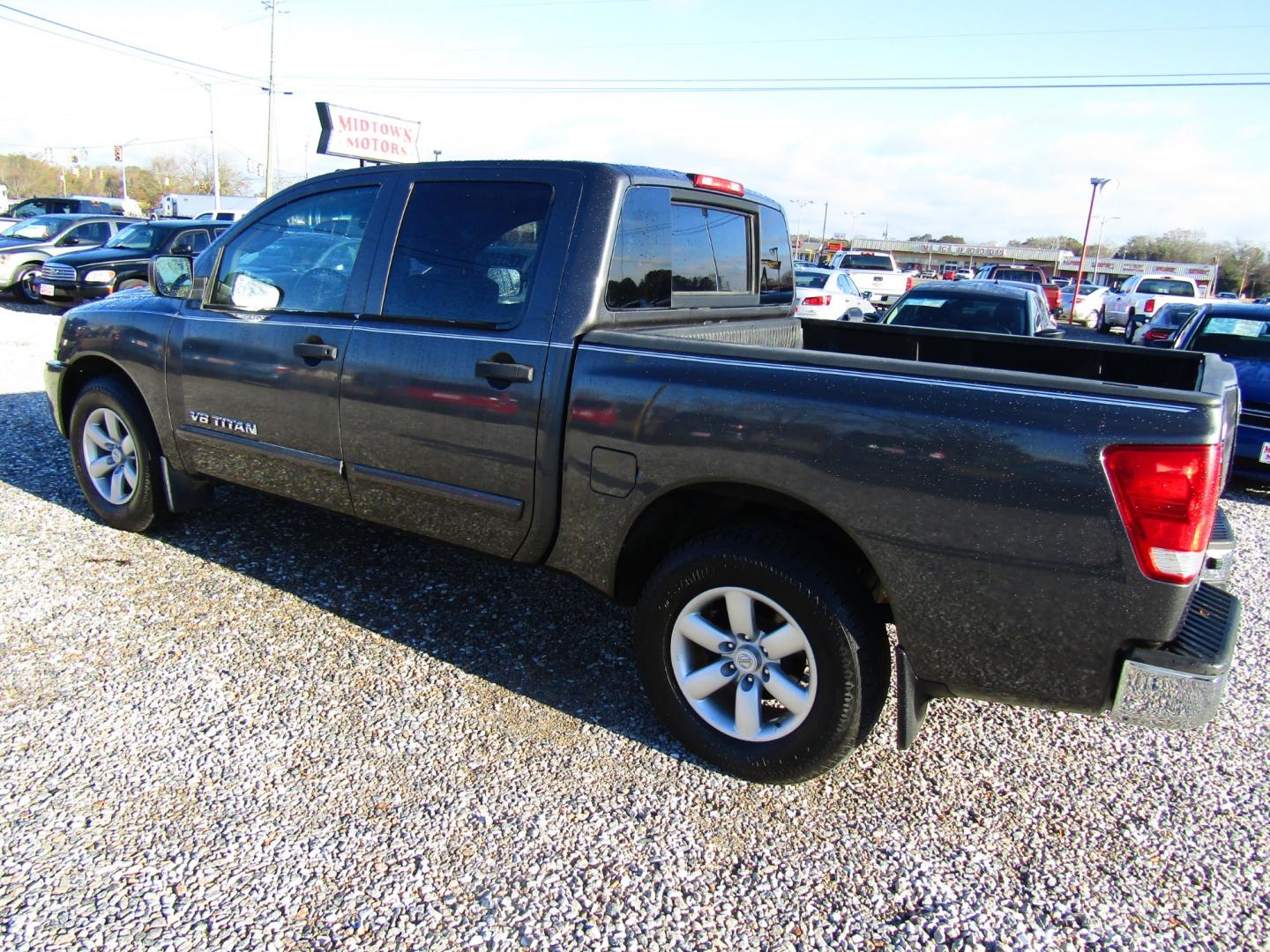 2011 Gray Nissan Titan S Crew Cab 2WD (1N6AA0EKXBN) with an 5.6L V8 DOHC 32V engine, Automatic transmission, located at 15016 S Hwy 231, Midland City, AL, 36350, (334) 983-3001, 31.306210, -85.495277 - Photo#5